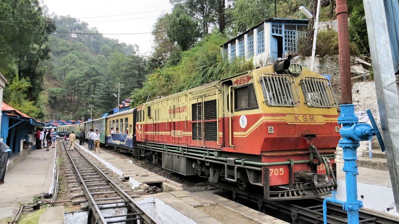D3 (27) Barog.JPG - The Kalka-Shimla train at Barog station